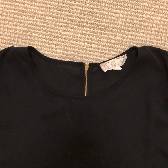 Flowy black top - Picture 3 of 3